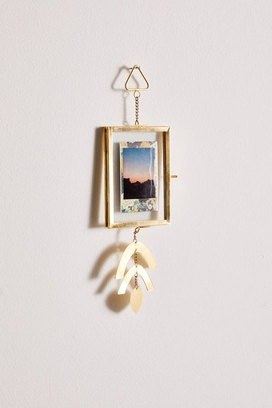 Hanging photo frame
