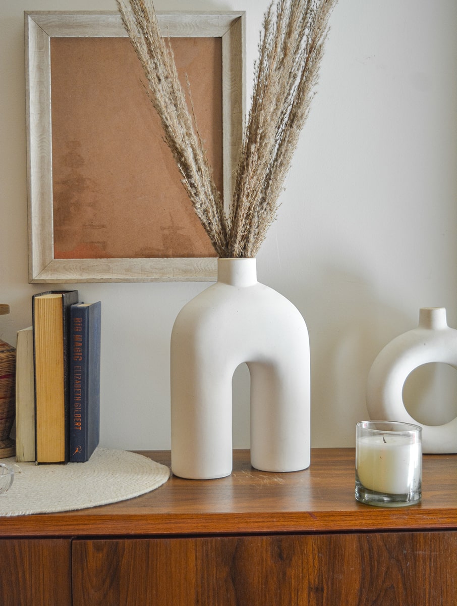 White Minimalistic Stoneware Vase