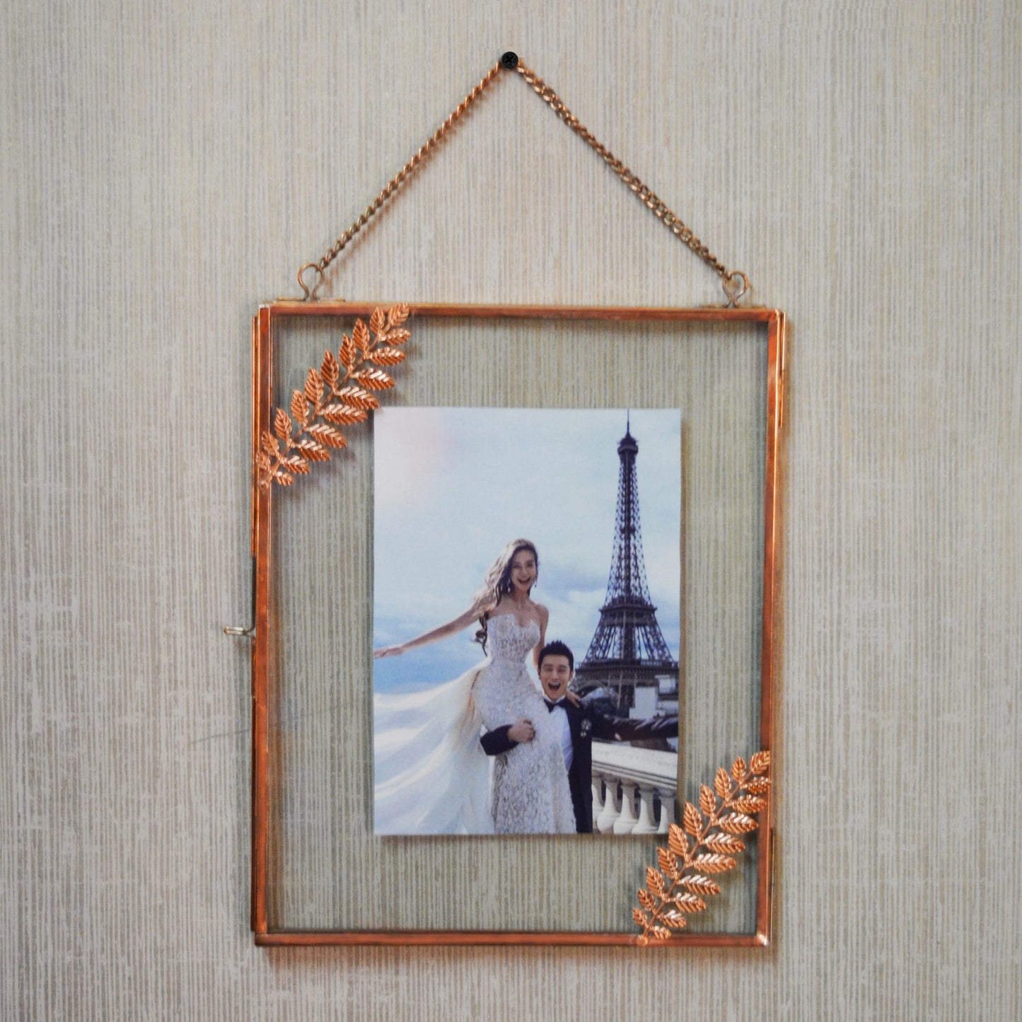 Hanging photo frames